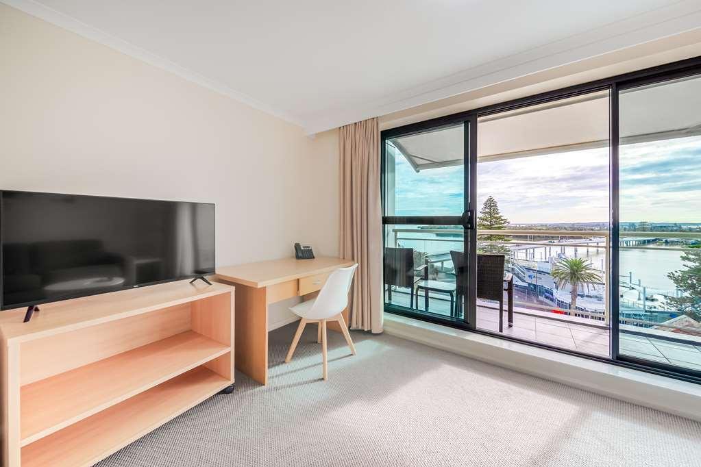 Oaks The Entrance Waterfront Suites Chambre photo