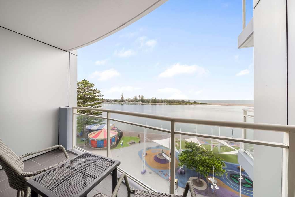 Oaks The Entrance Waterfront Suites Chambre photo